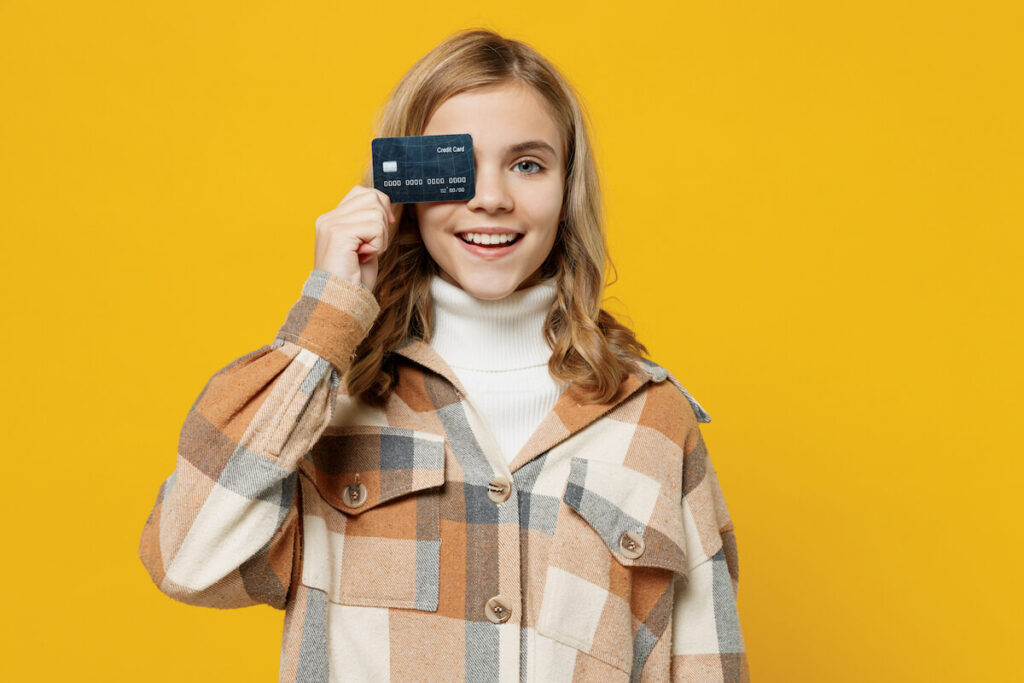 Tens menos de 18? Descobre aqui qual o melhor cartão para ti.