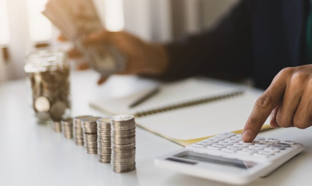 Tem débitos diretos? Saiba os cuidados a ter